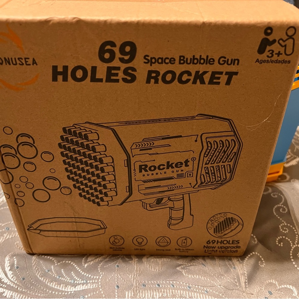 2 - Rocket Bubble Gun - Picture 2 of 3